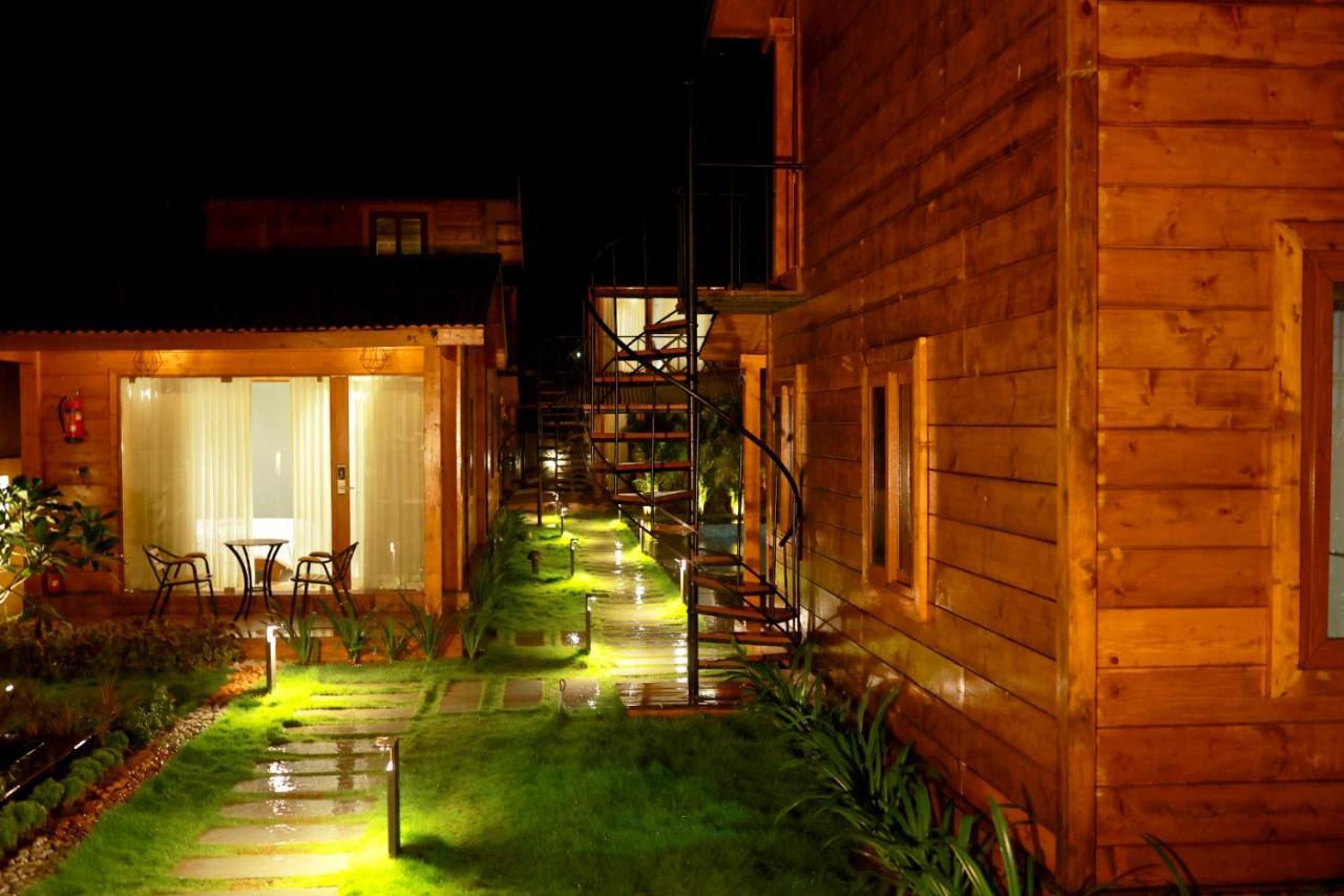 Wooden Ecr Sea Resort Пудучеррі Екстер'єр фото